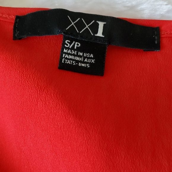 Red Top - Picture 3 of 4